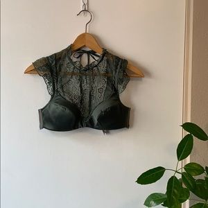Like NEW High-Neck Lace Bra